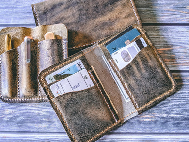 Vertical Wallet in Distressed Leather