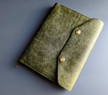 Load image into Gallery viewer, Olive Badalassi Carlo A5 Leather notebook Cover
