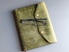 Load image into Gallery viewer, Olive Badalassi Carlo A5 Leather notebook Cover
