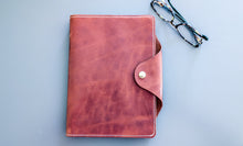 Load image into Gallery viewer, Wickett &amp; Craig Buck Brown Folio A5 Leather notebook Cover
