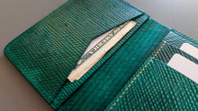 Load image into Gallery viewer, Golf Green Metta Catharina Shell Cordovan Vertical Wallet
