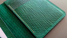 Load image into Gallery viewer, Golf Green Metta Catharina Shell Cordovan Vertical Wallet
