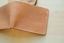 Load image into Gallery viewer, Metta Catherina Natural Horse Strip Leather Bifold Wallet #102
