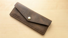 Load image into Gallery viewer, Crazyhorse Pull up leather Snap Wallet
