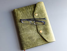 Load image into Gallery viewer, Olive Badalassi Carlo A5 Leather notebook Cover
